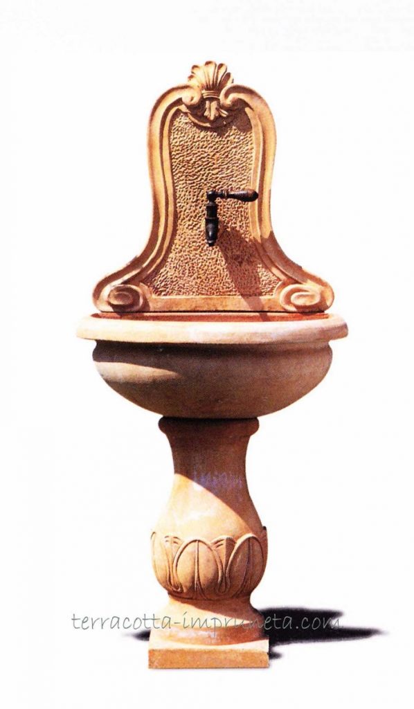 Brunnen aus Terracotta mit Wasserhahn 